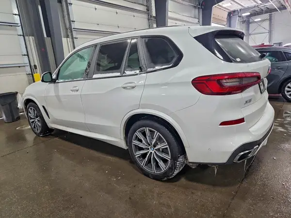5UXCR6C50KLL40889 2019 BMW X5 - Image 2