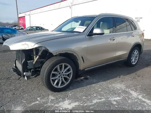 5UXCR6C51KLL02877 2019 BMW X5 - Image 2