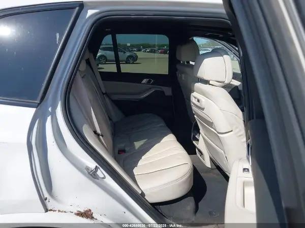 5UXCR6C51KLL10302 2019 BMW X5 - Image 8