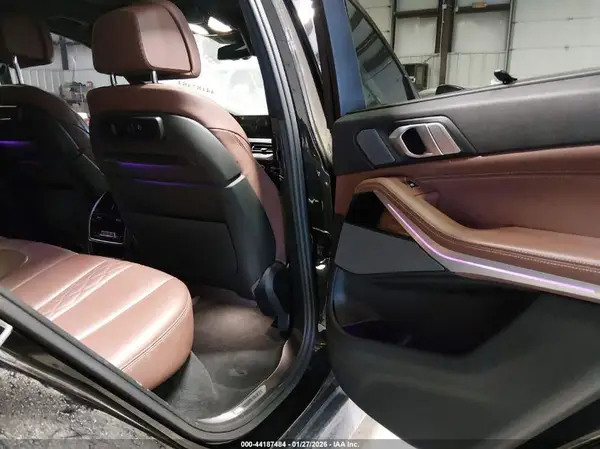 5UXCR6C51KLL36270 2019 BMW X5 - Image 8