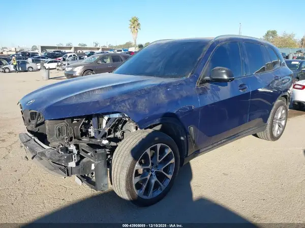 5UXCR6C51KLL36365 2019 BMW X5 - Image 2
