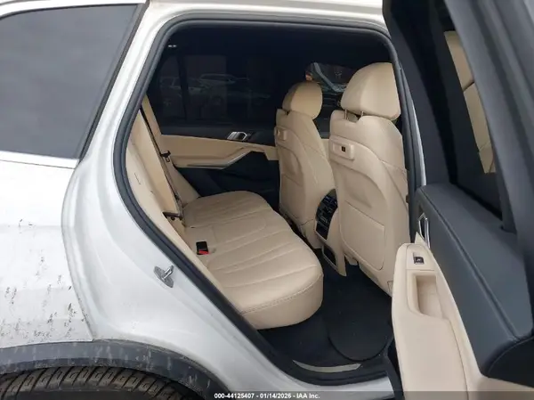 5UXCR6C51KLL38360 2019 BMW X5 - Image 8