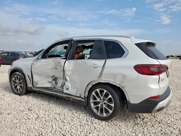 5UXCR6C51KLL38679 2019 BMW X5 - Image 2