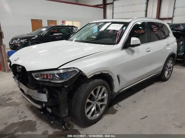 5UXCR6C52KLB12590 2019 BMW X5 - Image 2