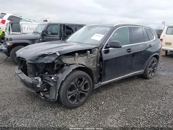 5UXCR6C52KLL04556 2019 BMW X5 - Image 2