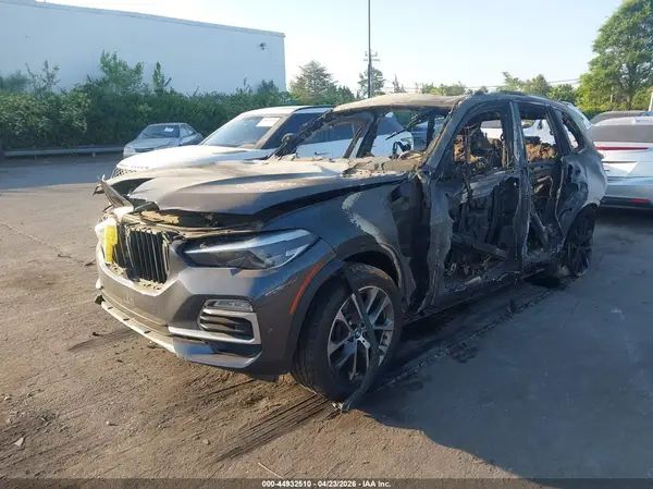 5UXCR6C52KLL09854 2019 BMW X5 - Image 2