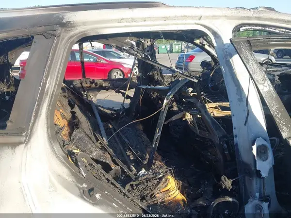 5UXCR6C52KLL09854 2019 BMW X5 - Image 8