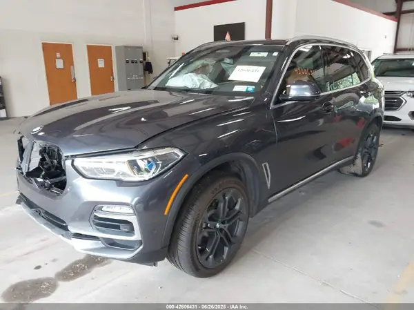 5UXCR6C52KLL10146 2019 BMW X5 - Image 2