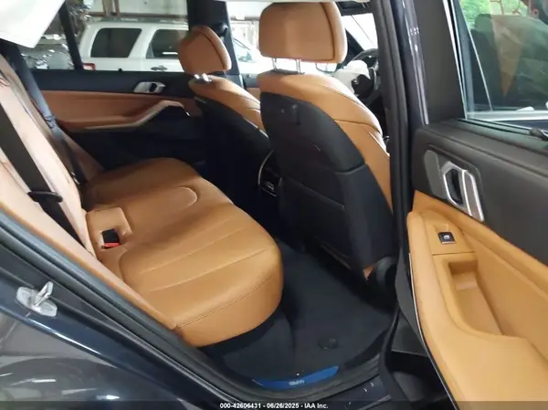 5UXCR6C52KLL10146 2019 BMW X5 - Image 8