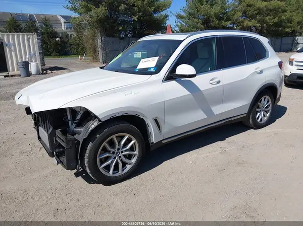 5UXCR6C52KLL11510 2019 BMW X5 - Image 2