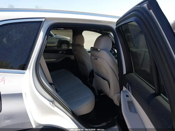 5UXCR6C52KLL11510 2019 BMW X5 - Image 8