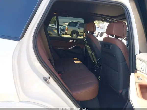 5UXCR6C52KLL12351 2019 BMW X5 - Image 8