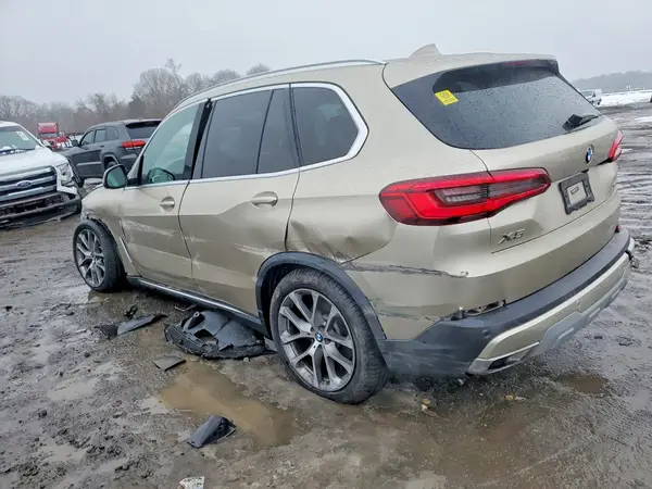 5UXCR6C52KLL14682 2019 BMW X5 - Image 2