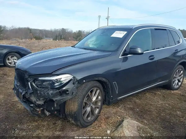 5UXCR6C52KLL37590 2019 BMW X5 - Image 2