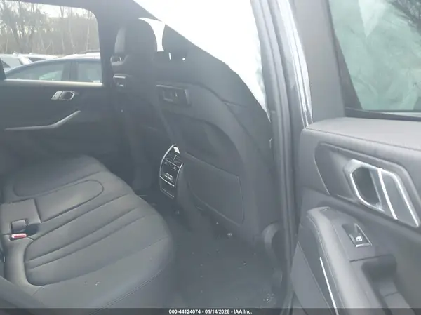 5UXCR6C52KLL37590 2019 BMW X5 - Image 8