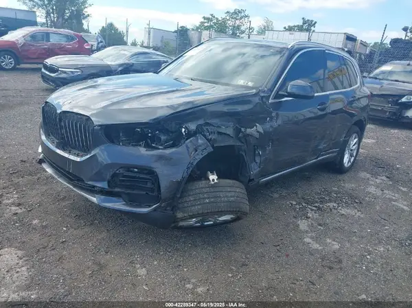5UXCR6C52KLL40747 2019 BMW X5 - Image 2