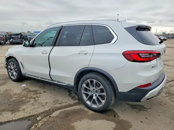5UXCR6C53KLB12419 2019 BMW X5 - Image 2