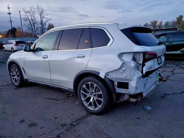 5UXCR6C53KLL05571 2019 BMW X5 - Image 2