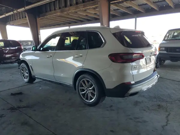 5UXCR6C53KLL05618 2019 BMW X5 - Image 2