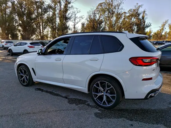 5UXCR6C53KLL07529 2019 BMW X5 - Image 2