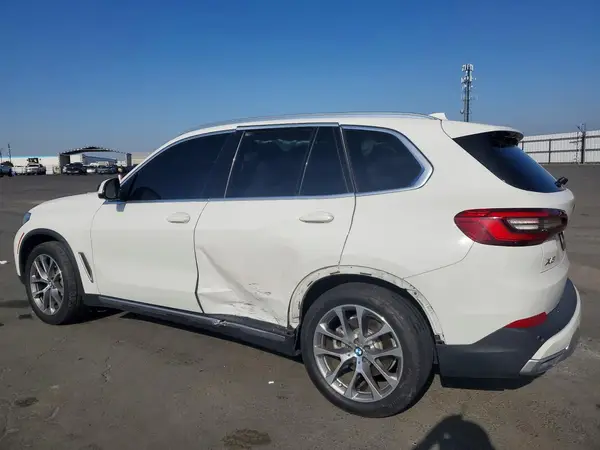5UXCR6C53KLL21110 2019 BMW X5 - Image 2