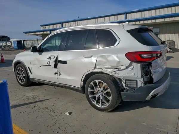 5UXCR6C53KLL23651 2019 BMW X5 - Image 2