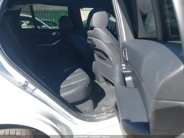 5UXCR6C53KLL27117 2019 BMW X5 - Image 8