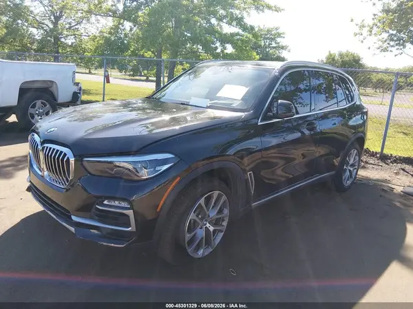 5UXCR6C53KLL36660 2019 BMW X5 - Image 2