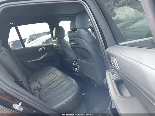 5UXCR6C53KLL38781 2019 BMW X5 - Image 8