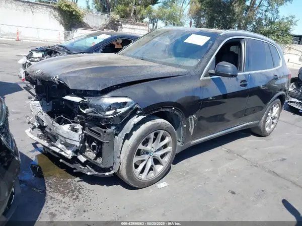 5UXCR6C54KLK80096 2019 BMW X5 - Image 2