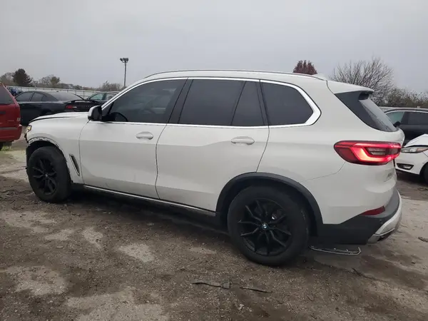 5UXCR6C54KLK82365 2019 BMW X5 - Image 2