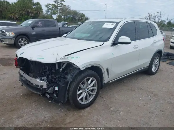5UXCR6C54KLK83192 2019 BMW X5 - Image 2