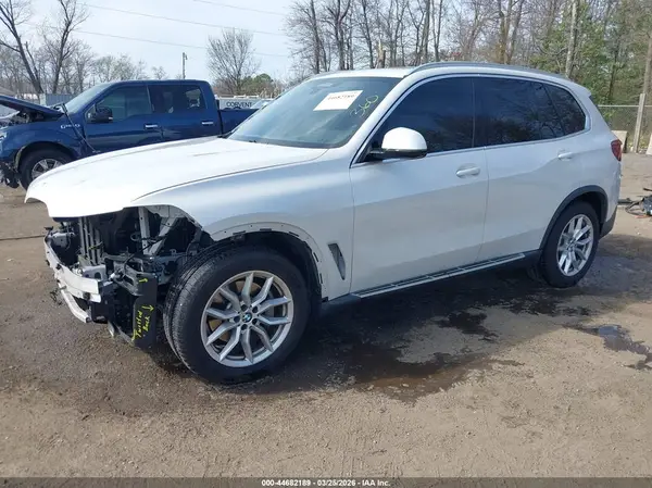 5UXCR6C54KLK84908 2019 BMW X5 - Image 2