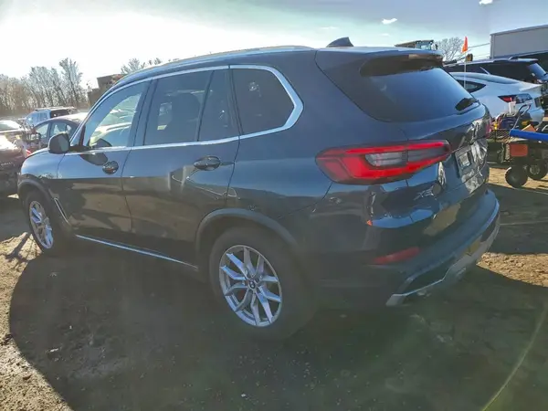 5UXCR6C54KLL26980 2019 BMW X5 - Image 2
