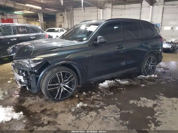 5UXCR6C54KLL33931 2019 BMW X5 - Image 2