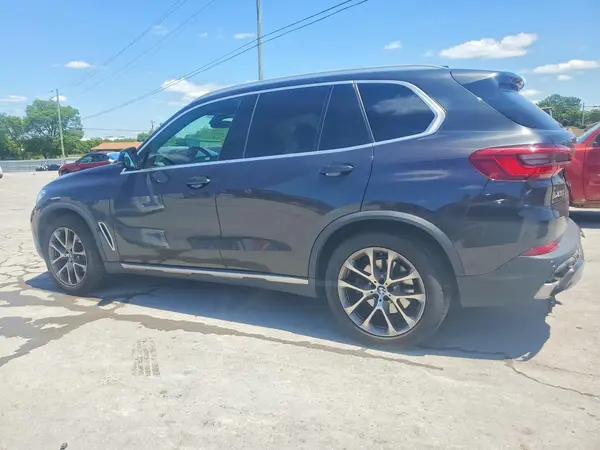 5UXCR6C54KLL52513 2019 BMW X5 - Image 2