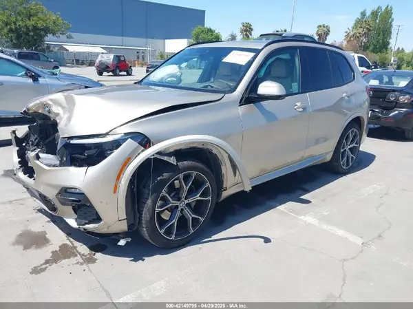 5UXCR6C54KLL62006 2019 BMW X5 - Image 2