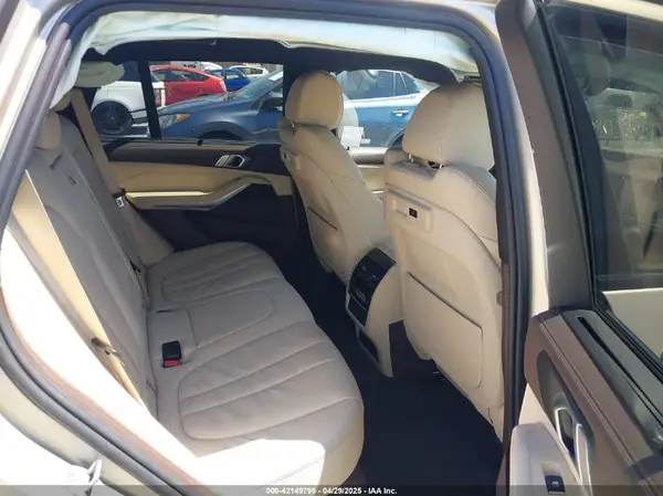 5UXCR6C54KLL62006 2019 BMW X5 - Image 8