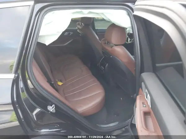 5UXCR6C55KLB12289 2019 BMW X5 - Image 8