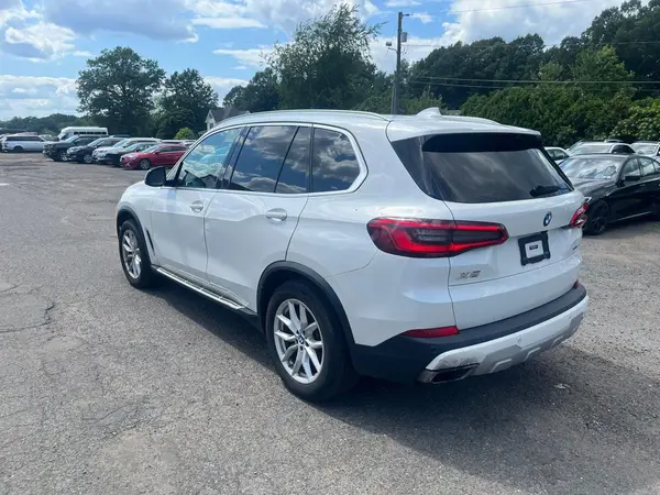 5UXCR6C55KLK80009 2019 BMW X5 - Image 2