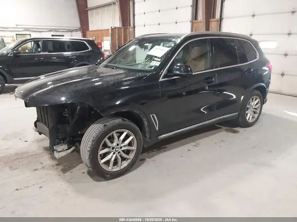 5UXCR6C55KLK83394 2019 BMW X5 - Image 2