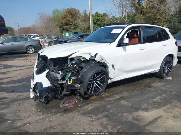 5UXCR6C55KLK84738 2019 BMW X5 - Image 2