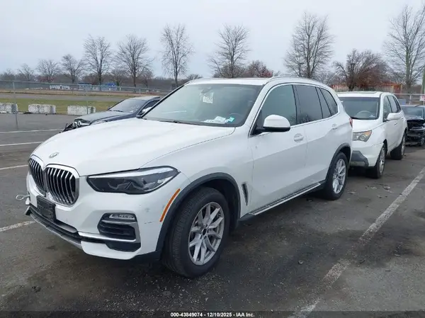 5UXCR6C55KLK85744 2019 BMW X5 - Image 2