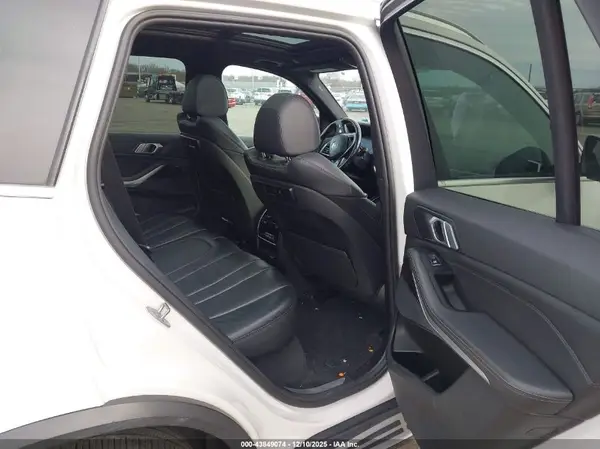5UXCR6C55KLK85744 2019 BMW X5 - Image 8