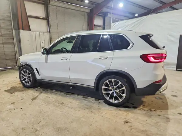 5UXCR6C55KLK87171 2019 BMW X5 - Image 2