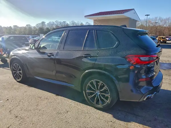 5UXCR6C55KLK88045 2019 BMW X5 - Image 2