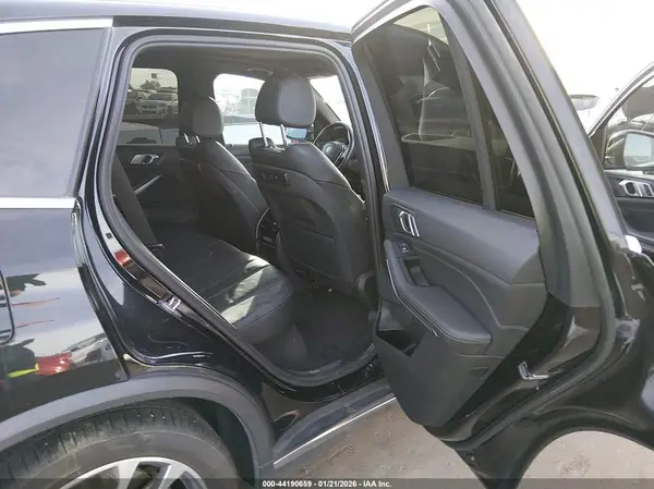 5UXCR6C55KLK88451 2019 BMW X5 - Image 8