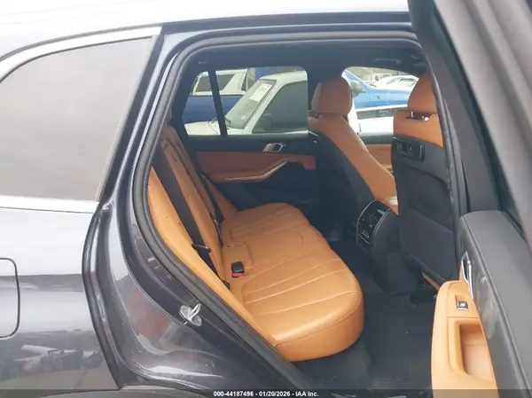 5UXCR6C55KLL04566 2019 BMW X5 - Image 8