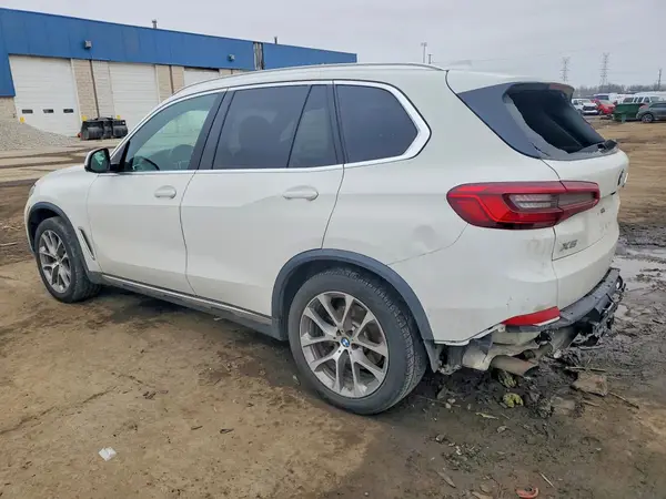 5UXCR6C55KLL06897 2019 BMW X5 - Image 2