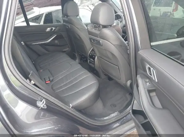 5UXCR6C55KLL11131 2019 BMW X5 - Image 8